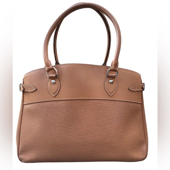 Authentic Large Louis Vuitton Epi Purse in Passy Brown - Picture 5 of 11